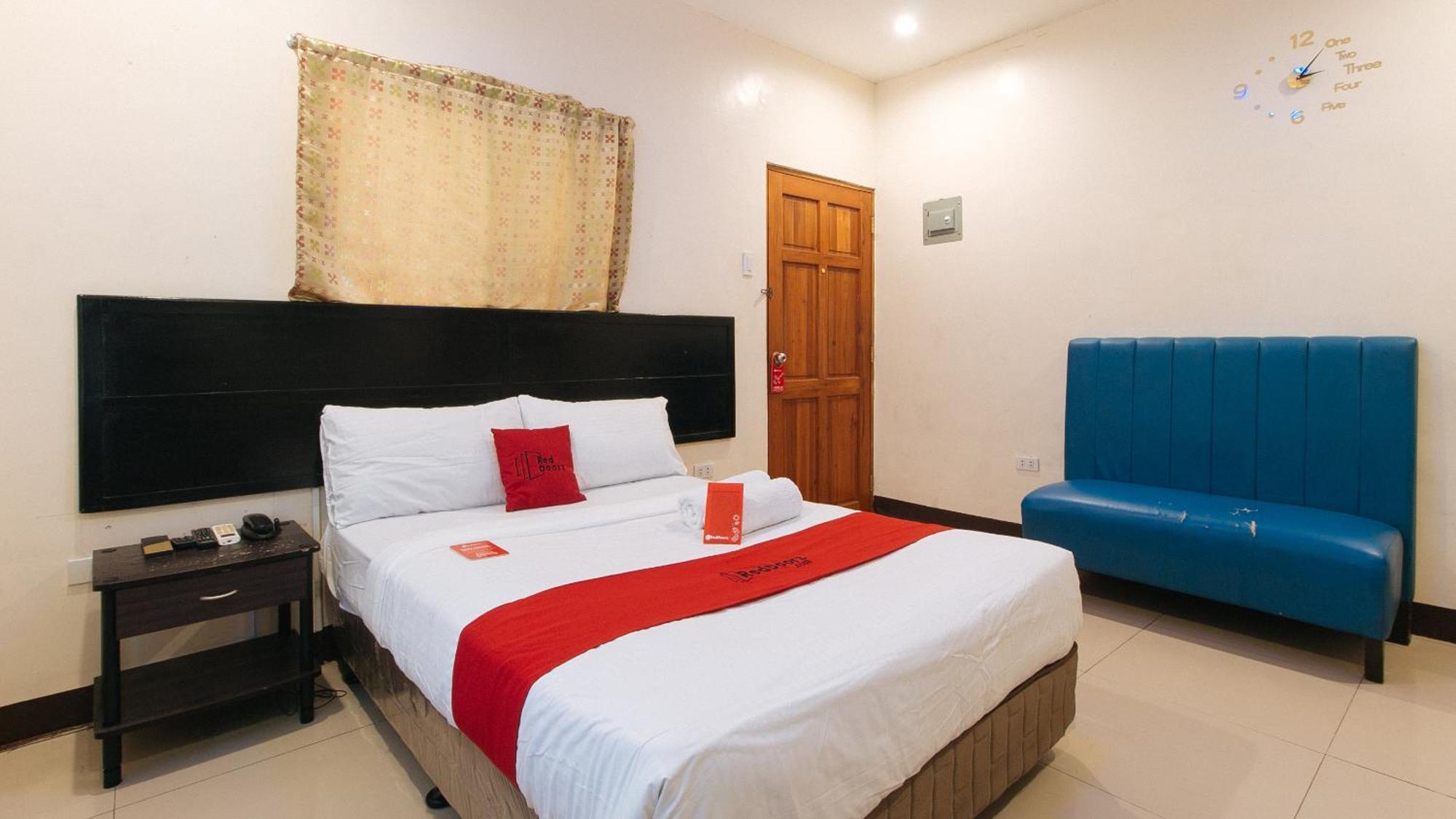 Reddoorz At V-Cat Apartelle Sampaloc Манила Экстерьер фото