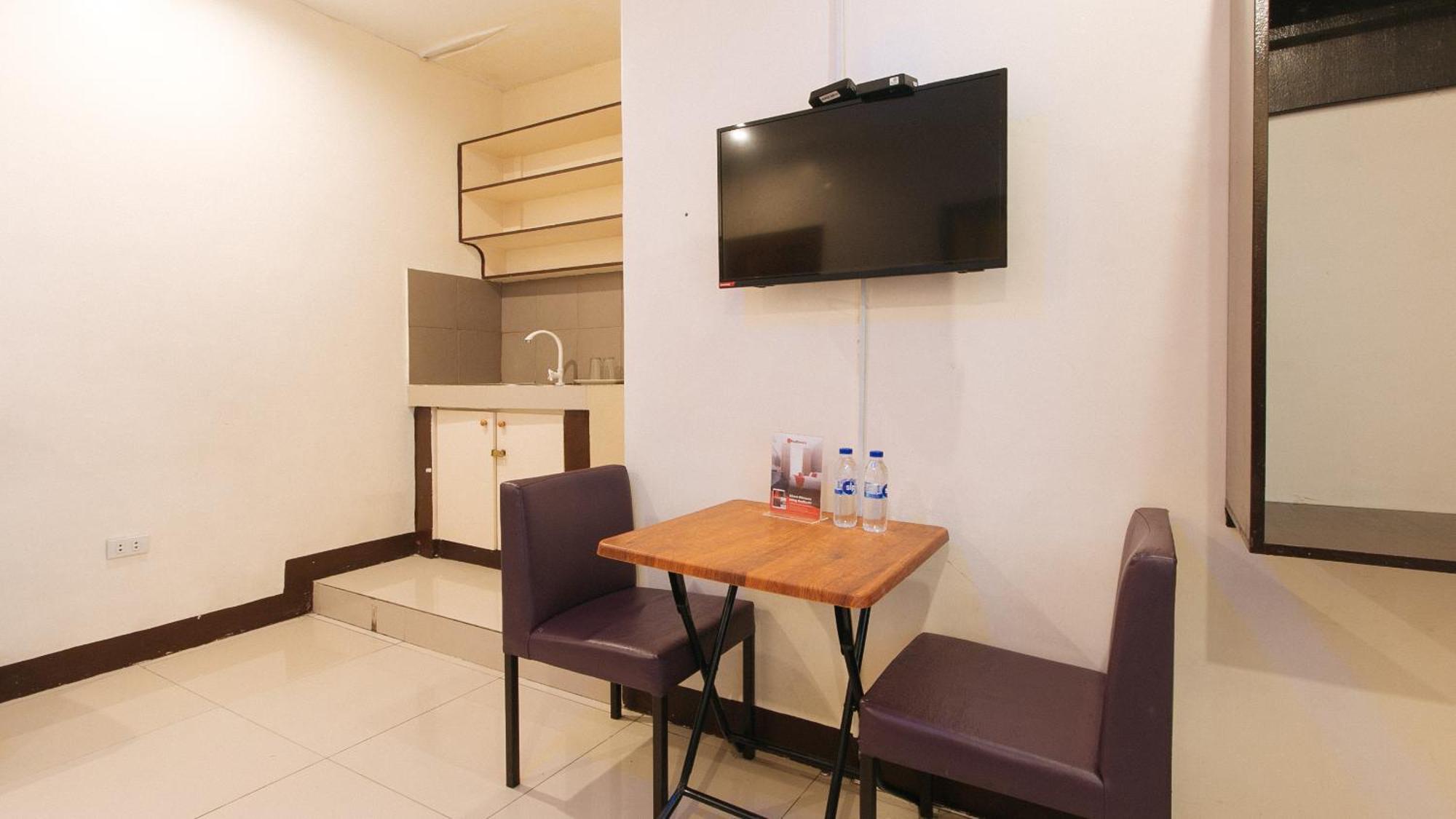 Reddoorz At V-Cat Apartelle Sampaloc Манила Экстерьер фото