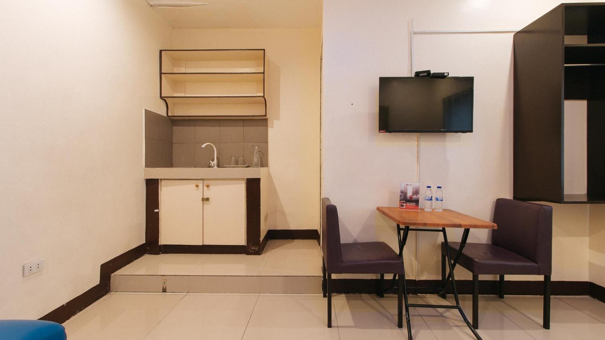 Reddoorz At V-Cat Apartelle Sampaloc Манила Экстерьер фото