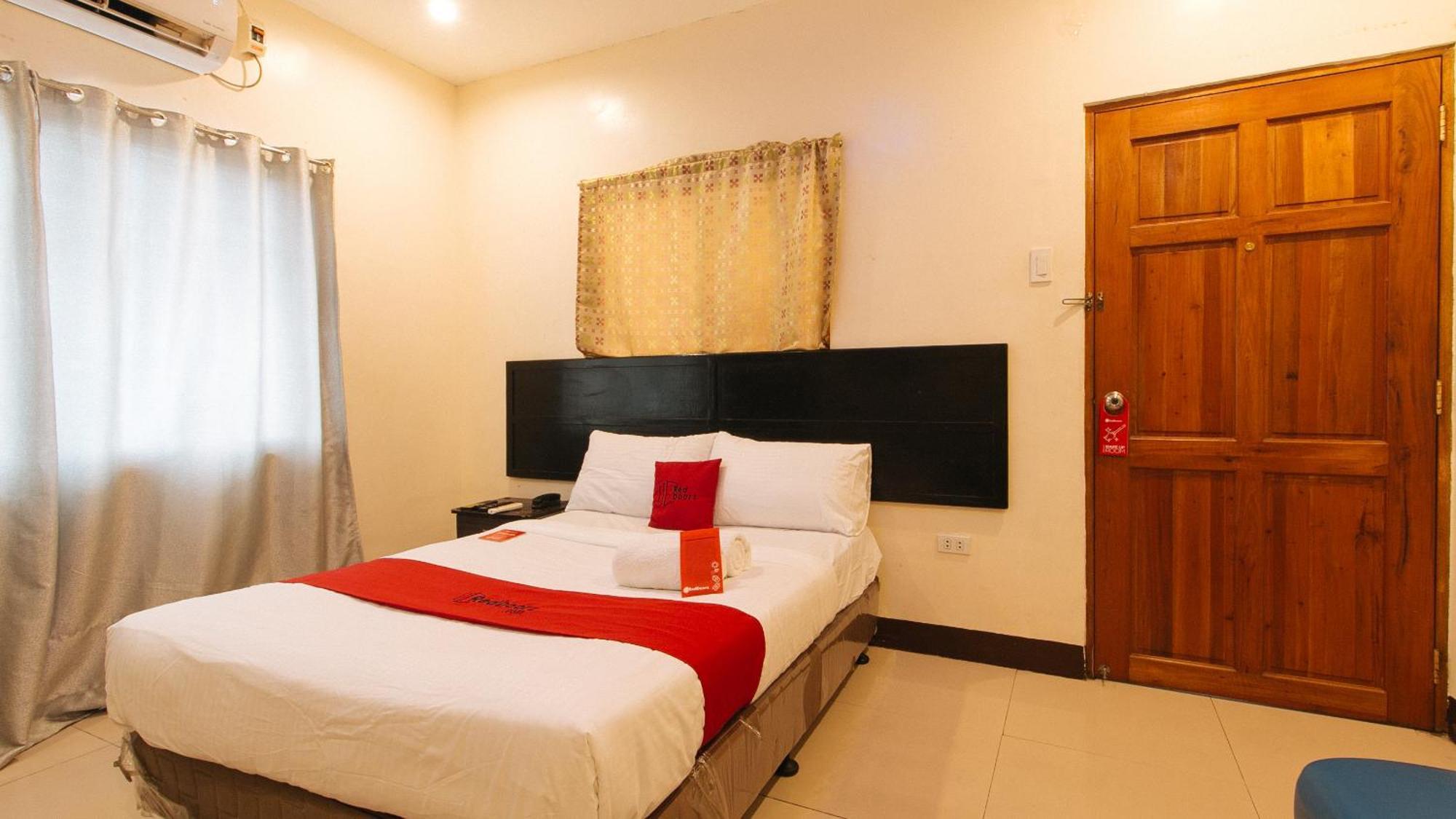 Reddoorz At V-Cat Apartelle Sampaloc Манила Экстерьер фото