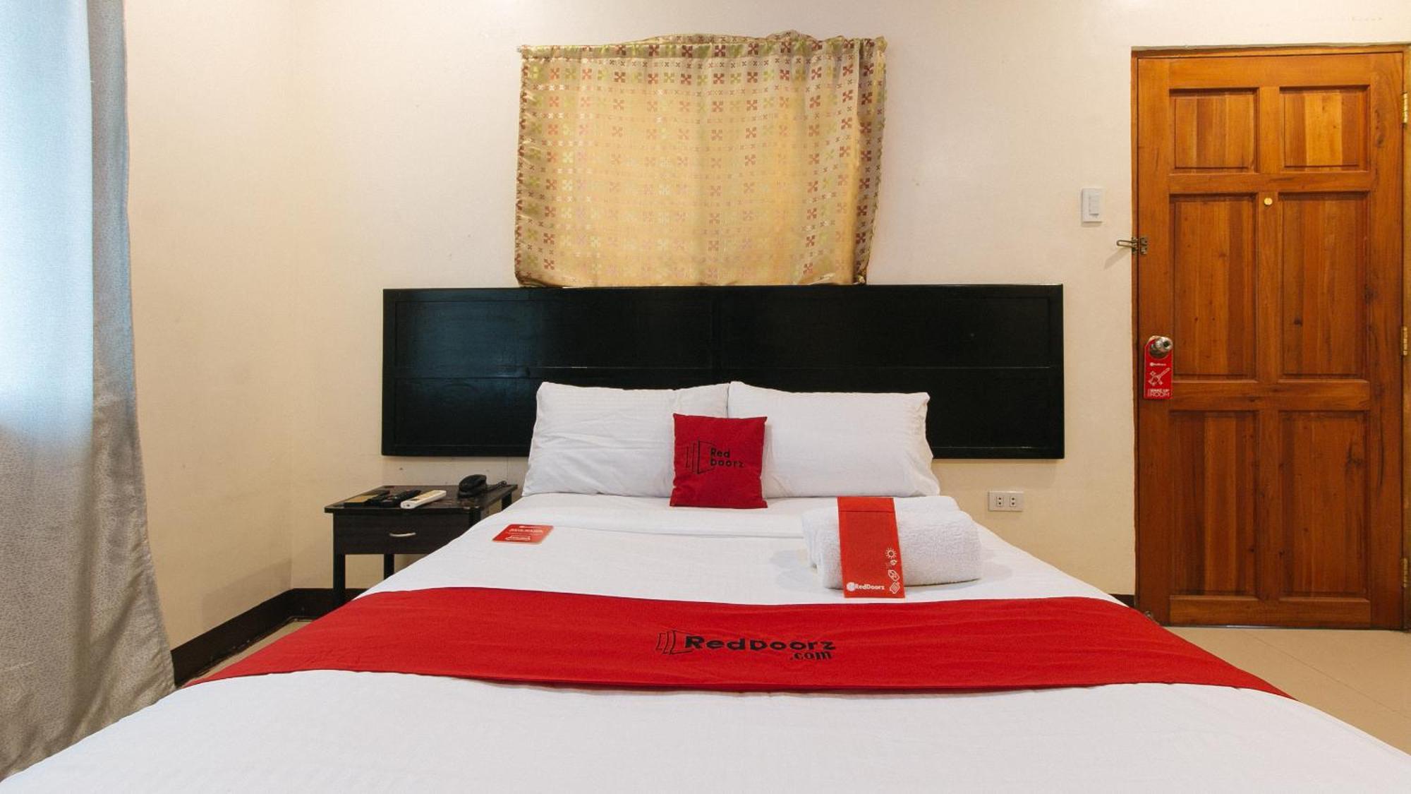 Reddoorz At V-Cat Apartelle Sampaloc Манила Экстерьер фото