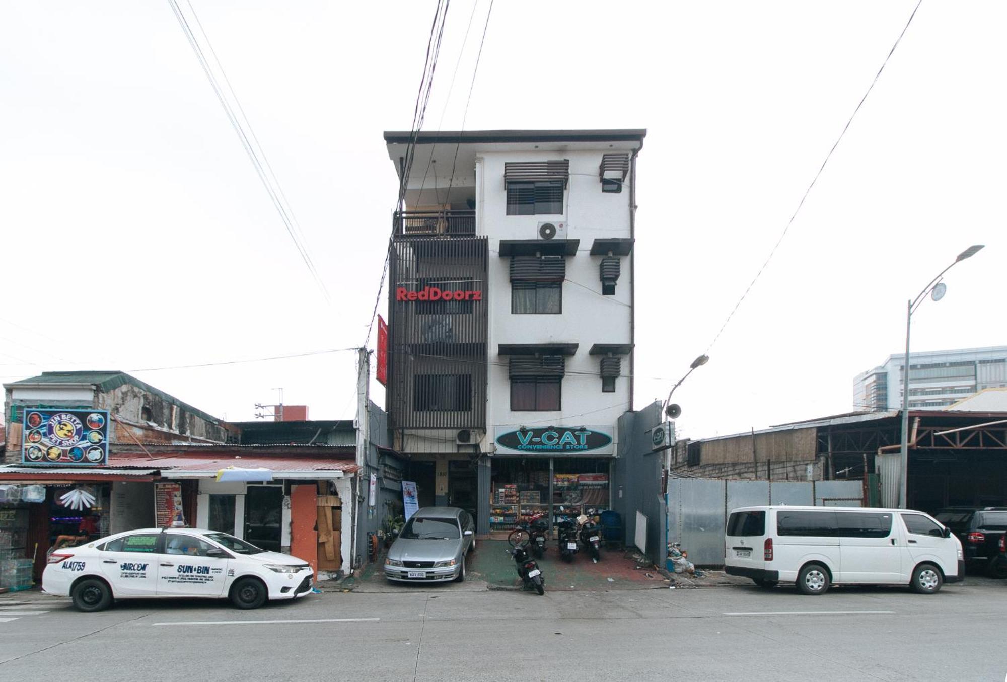 Reddoorz At V-Cat Apartelle Sampaloc Манила Экстерьер фото
