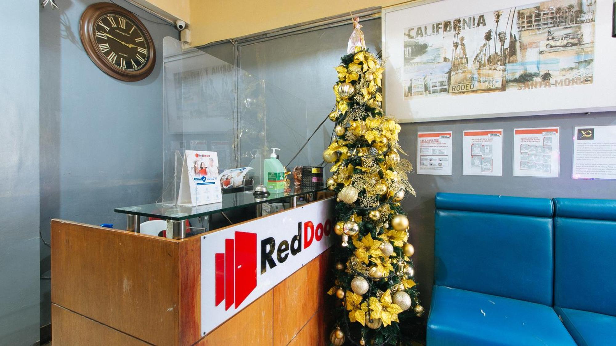 Reddoorz At V-Cat Apartelle Sampaloc Манила Экстерьер фото