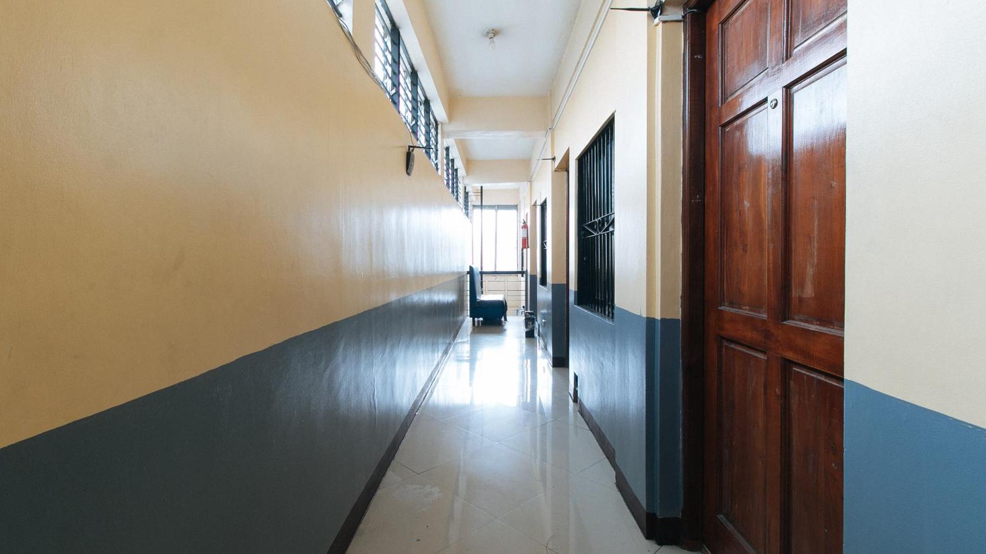 Reddoorz At V-Cat Apartelle Sampaloc Манила Экстерьер фото